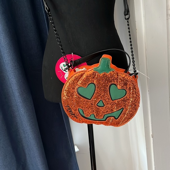 Betsy Johnson glow-in-the-dark pumpkin pocketbook, different face on each side - Picture 9 of 13